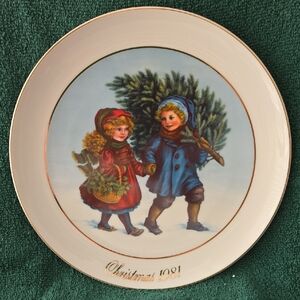 Avon 1981 Porcelain Holiday Plate with Red and Blue Accents